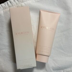 KYLIE SKIN Vanilla Body Lotion
